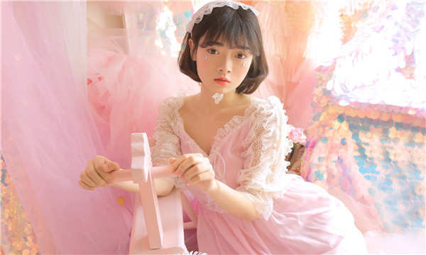 五原供卵试管代怀生子多少钱？这一直是很多不孕不育家庭关注的话题。在中国，不孕不育的发生率越来越高，根据《中国不孕不育现状调研报告》显示，育龄夫妇的不孕不育率从20年前的3%增长至现在的12.5%-18.2%，患者人数高达6000万以上。在这样的背景下，许多家庭通过供卵试管来实现自己的生育梦想。那么，供卵试管代怀生子的费用到底是多少呢？